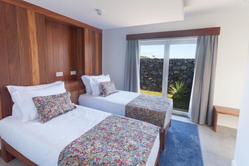 En eller flere senge i et værelse på Casa dos Romeiros