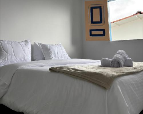 a white bed with towels on top of it at apartamento milu in Salento