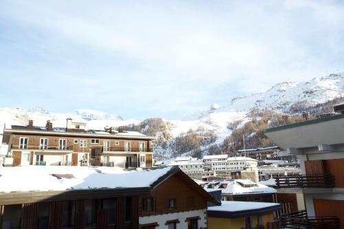 a view of a city with snow covered mountains at Ski Gate - Main Street by Cervino View Experience in Breuil-Cervinia