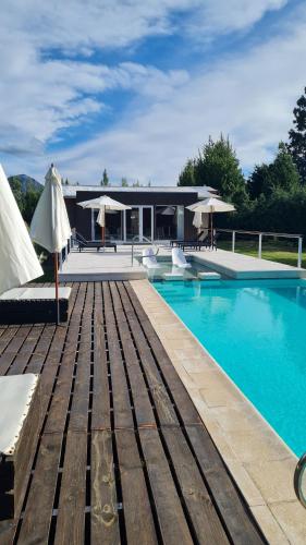 Bazén v ubytování Las Nubes Piscina interior y exterior nebo v jeho okolí