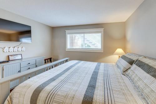 Ένα ή περισσότερα κρεβάτια σε δωμάτιο στο Walk to Neskowin Beach! Creekside Oregon Retreat