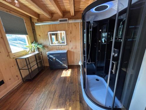 Ένα μπάνιο στο Spacious Barn House experience!