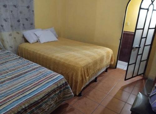 Postel nebo postele na pokoji v ubytování Hostal El calvario