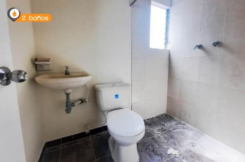 Ένα μπάνιο στο apartamento amplio