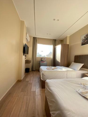 Ένα ή περισσότερα κρεβάτια σε δωμάτιο στο Good Nights Pyramids Hotel