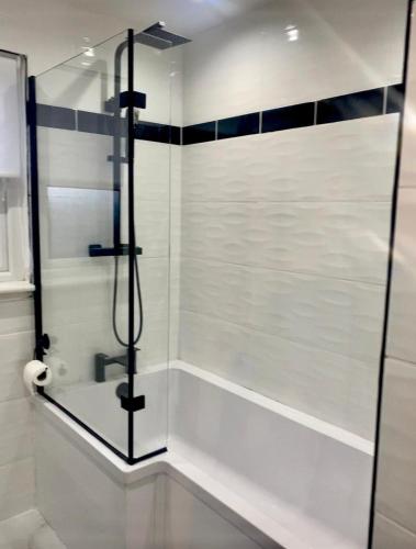 Et badeværelse på 4 Bed Detached Home Perfect for Families & Groups