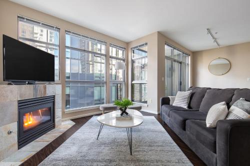 a living room with a couch and a fireplace at Kasa Bellevue Seattle in Bellevue