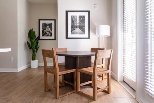 a dining room with a table and chairs at Kasa Freemorewest Charlotte in Charlotte