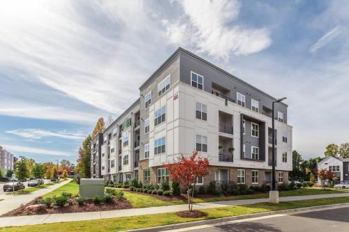 El edificio en el que está el apartahotel