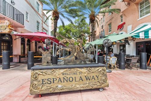 a sign for esparza way on a city street at Kasa El Paseo Miami Beach in Miami Beach