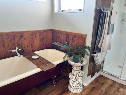 Koupelna v ubytování Willowbark Ranch B&B