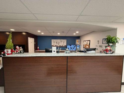 a lobby with a counter with figurines on it at Spokane Boutique Hotel in Spokane