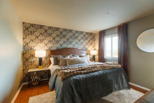 a bedroom with a large bed and a mirror at Downtown Nashville Riverfront unit 790 in Nashville