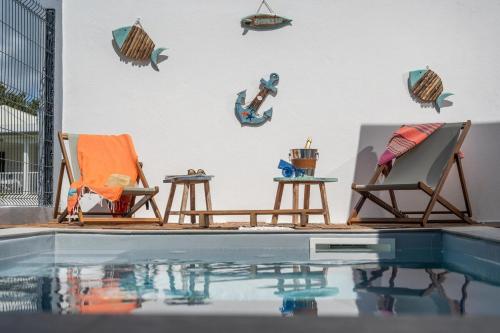 Bazén v ubytování Ama cozy bungalow 20 m de la plage nebo v jeho okolí