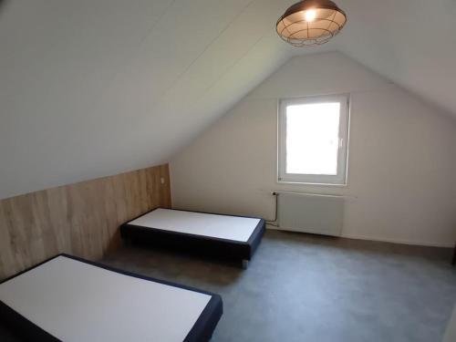 Ένα ή περισσότερα κρεβάτια σε δωμάτιο στο Holiday home in Heeg with swimming pool