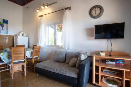 Family friendly house with a parking space Primosten - 17979