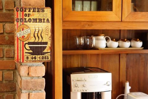 Utensilios para hacer té y café en Celine's B&B