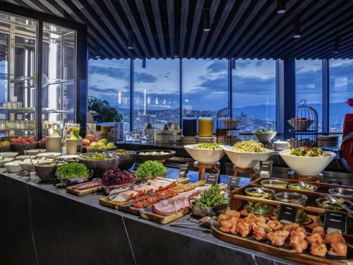 Jídlo v hotelu nebo okolí