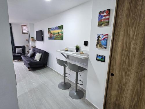 a living room with a bar in the middle of a room at Girasoles del parque in Estación El Salto