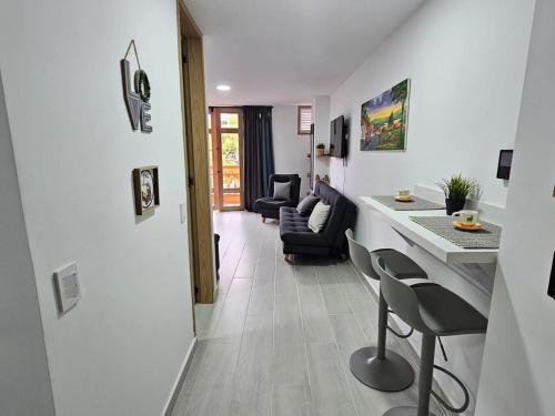 a living room with a counter and chairs in a room at Girasoles del parque in Estación El Salto
