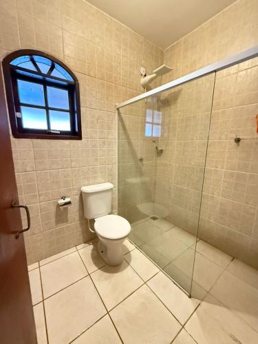 Et badeværelse på Casa Dois Amores - Espaço, Lazer e Natureza