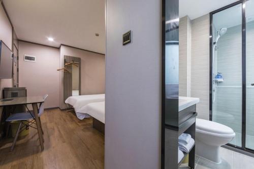 Koupelna v ubytování Hanting Hotel Shanghai Jing'an Temple Xikang Road