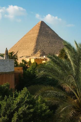TUT Pyramids Apartment & Tours