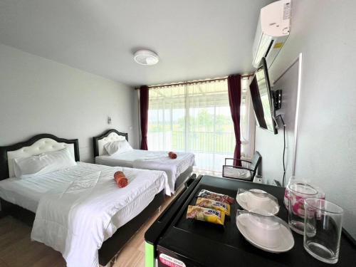 Ένα ή περισσότερα κρεβάτια σε δωμάτιο στο Chayapa Fang Hotel ชญาภาฝาง โฮเทล