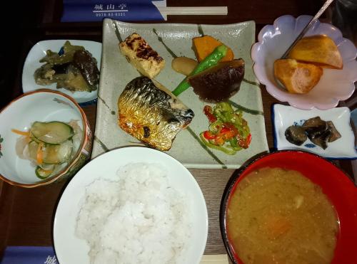 Jídlo v penzionu – hostince nebo okolí