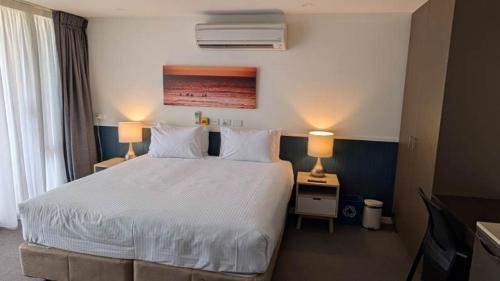 Кровать или кровати в номере Wyndham Resort Torquay