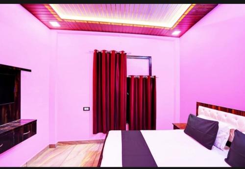 En eller flere senge i et værelse på Hotel Royal Vista