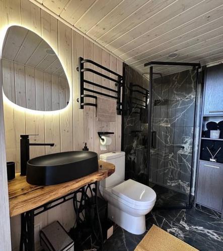 a bathroom with a toilet and a sink and a shower at Feeling Freedom in Tukhlya