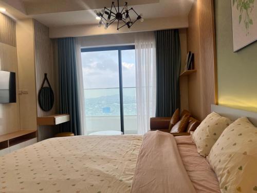 Una cama o camas en una habitación de Căn Hộ TMS Quy Nhơn Bên Bờ Biển