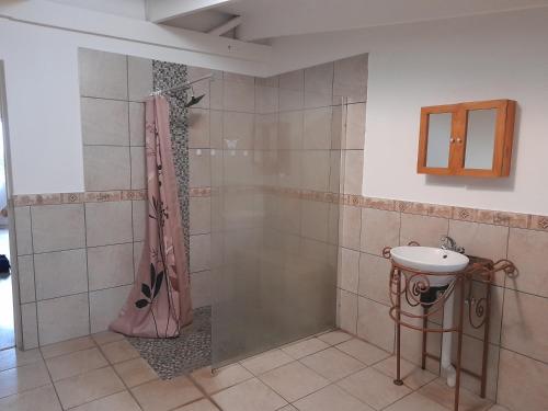 Et badeværelse på Do-Little Farm Cottages