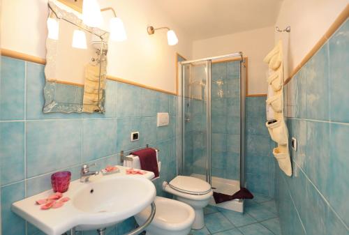 a bathroom with a sink and a toilet and a shower at Fruit Flats by AMALFIVACATION in Minori