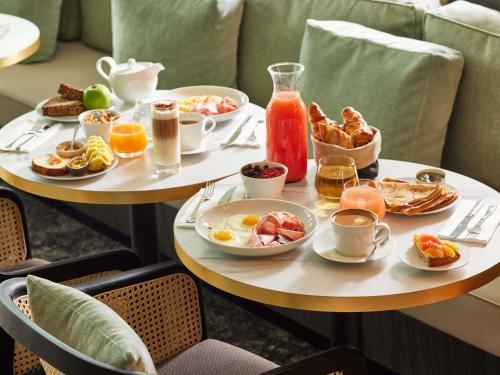 Jídlo v hotelu nebo okolí