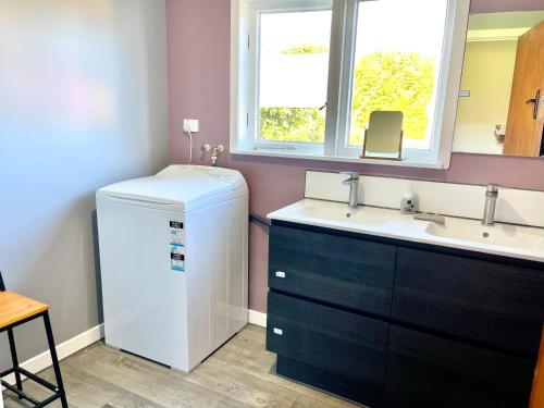 Imagine din galeria proprietății Self check-in sleepout with bathroom în Te Miro