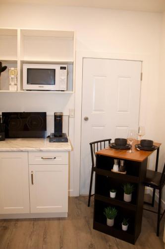 Фотография из галереи Studio - Cozy Downtown Hideaway в Садбери