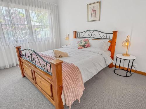 Postel nebo postele na pokoji v ubytování Tickety-Boo on Collopy