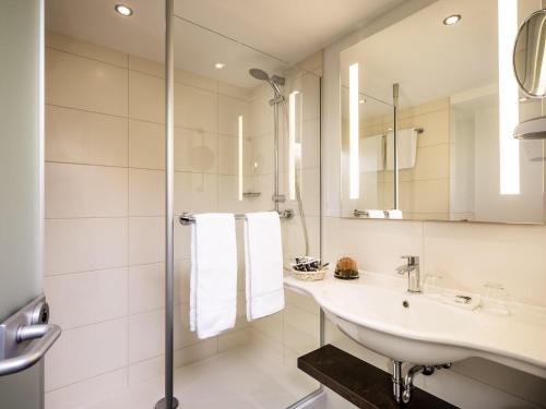 Ένα μπάνιο στο Mercure Hotel Frankfurt Eschborn Ost
