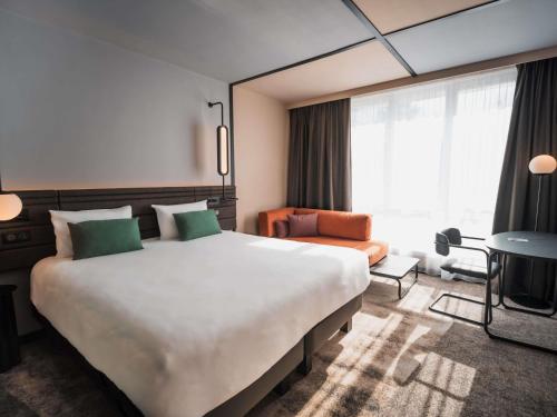Postel nebo postele na pokoji v ubytování Novotel Lens Noyelles