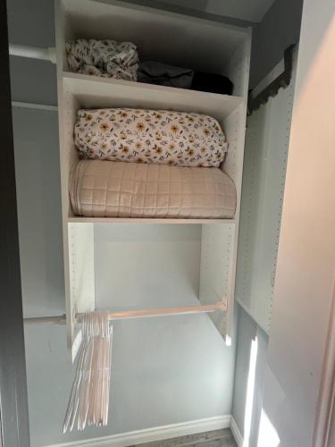 Imagen de la galería de Comfortable Room in heart of Burbank, en Burbank