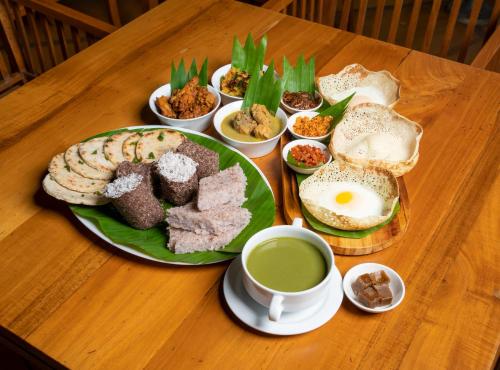 Mâncare la sau în apropiere de acest complex