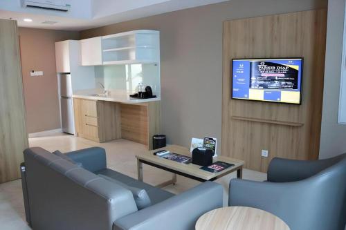 Kuchyň nebo kuchyňský kout v ubytování Wing Hotel Kualanamu Airport