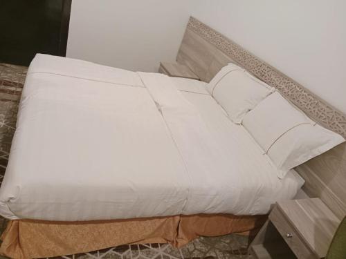 Ein Bett oder Betten in einem Zimmer der Unterkunft فندق اوتاد البدر الششه