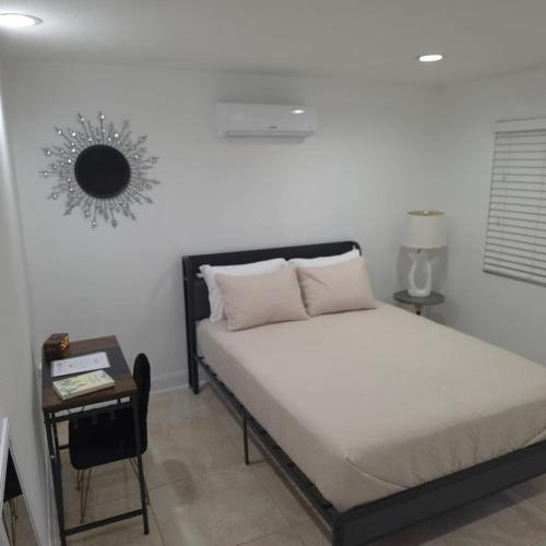 Postel nebo postele na pokoji v ubytování Hostal La Fuente