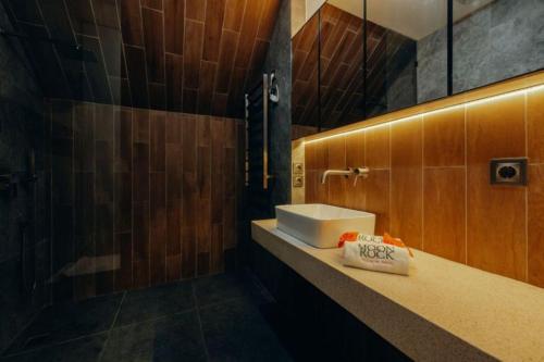 Een badkamer bij Moon Rock Villas by Ribas