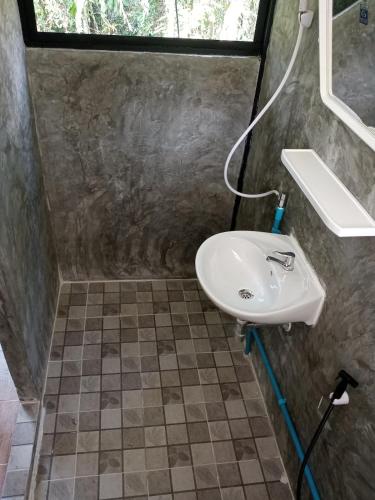 Et badeværelse på My home Koh kood2 Jungle of Smiles