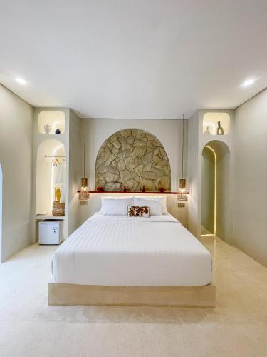 Postel nebo postele na pokoji v ubytování Staycationku Premium Jogja Villas