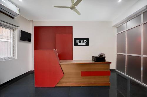 Μια τηλεόραση ή/και κέντρο ψυχαγωγίας στο Hotel O Bhagalpur Railway Station Formerly Peepal Tree